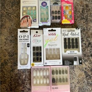 KISS Glam Fantasy Press-On Nails - Black and Gold